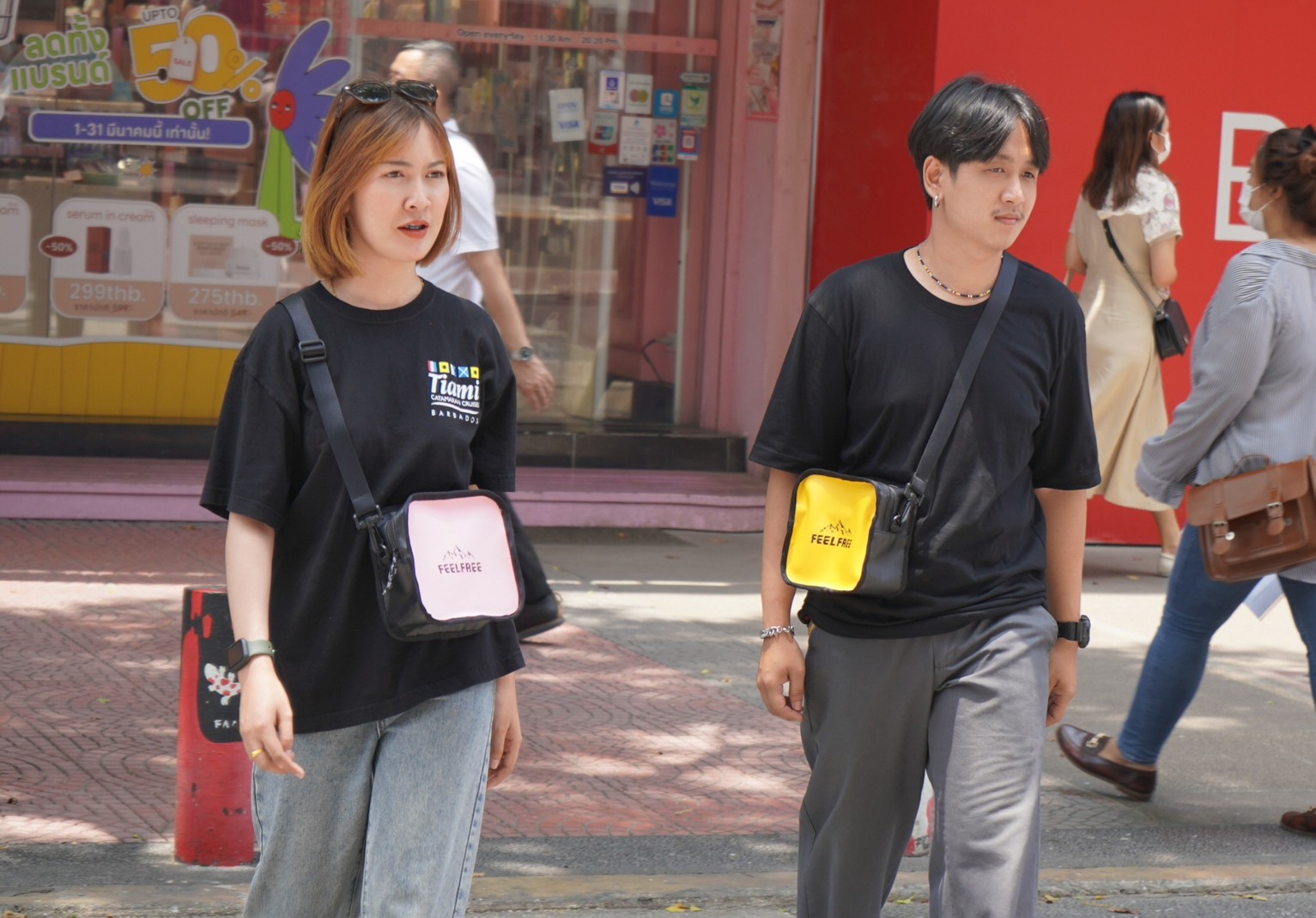 กระเป๋าสะพายข้าง FEELFREE รุ่น QQ สีขาว_2